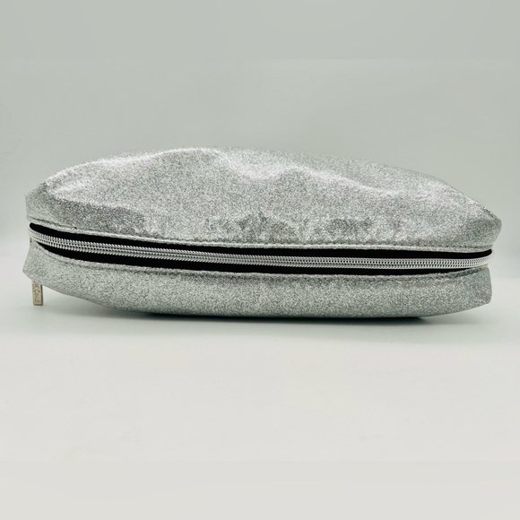 Silver Metallic Make up Case - Picture 4 of 5